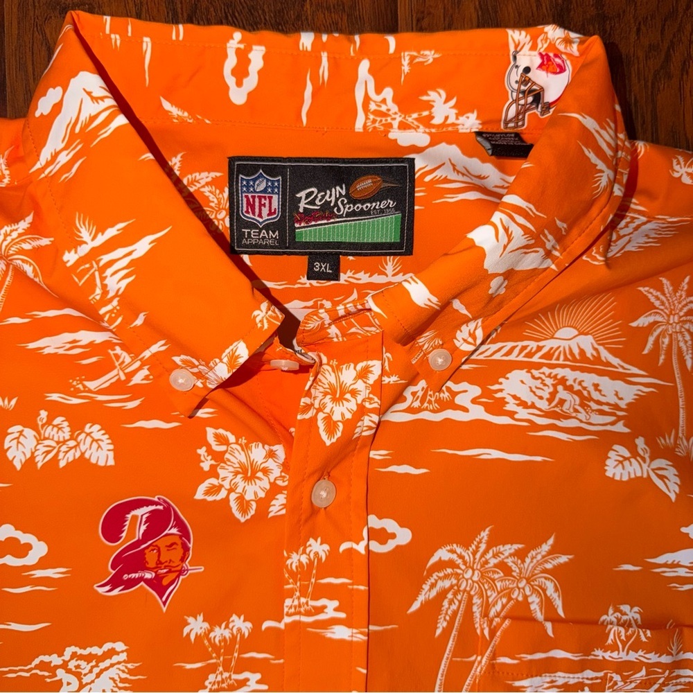 Tampa Bay Buccaneers Reyn Spooner Throwback Kekai Print Button-Up Shirt- 3XL - Picture 3 of 5